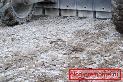Destruction of concrete foundations by means of an expensive hydrohammer Destruction of concrete foundations by means of an expensive hydrohammer