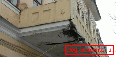 Foundation failure due to moisture and stress Foundation failure due to moisture and stress