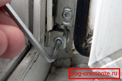 Repair plastic door: adjusting the porch Repair plastic door: adjusting the porch