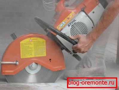 Cutting with a diamond disc will make the edges of the opening as smooth as possible.