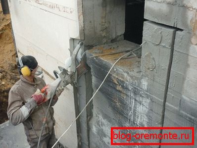 Cutting aperture in a thick bearing wall Cutting aperture in a thick bearing wall