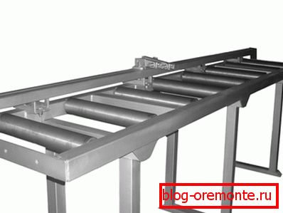 Roller conveyor for horizontal feeding of sawn timber Roller conveyor for horizontal feeding of sawn timber