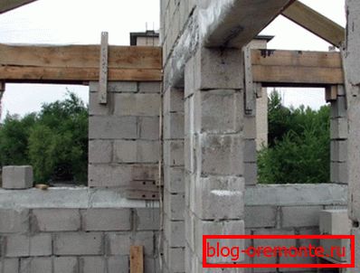 It is easier to work with block materials, if only because they are easier to transport. It is easier to work with block materials, if only because they are easier to transport.