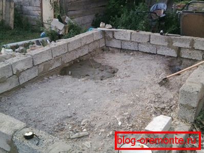 Although homemade blocks do not have an attractive appearance, this does not affect the strength of the structure (in the photo) Although homemade blocks do not have an attractive appearance, this does not affect the strength of the structure (in the photo)