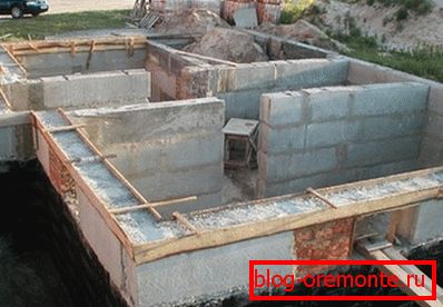 Precast concrete foundation is immediately and basement walls Precast concrete foundation is immediately and basement walls