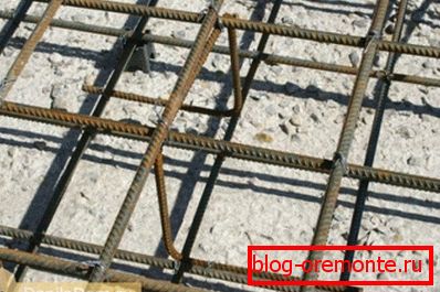 It is believed that when creating foundations or floor slabs, it is best to tie all metal elements in concrete with steel wire rather than welding, since this gives the product a certain mobility and flexibility. It is believed that when creating foundations or floor slabs, it is best to tie all metal elements in concrete with steel wire rather than welding, since this gives the product a certain mobility and flexibility.