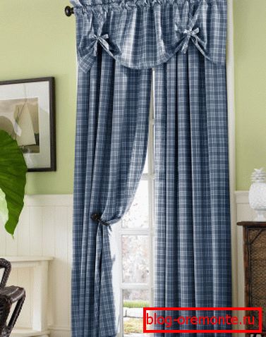 Curtains of fabric in the doorway: Provence style Curtains of fabric in the doorway: Provence style