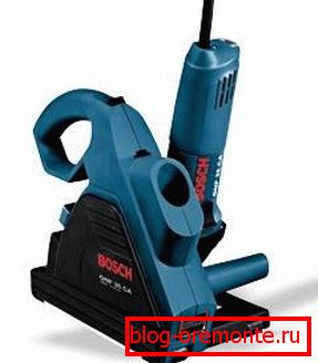 The wall chaser allows you to easily cope with the creation of grooves for steel rods The wall chaser allows you to easily cope with the creation of grooves for steel rods
