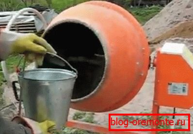 First, pour the water. First, pour the water.