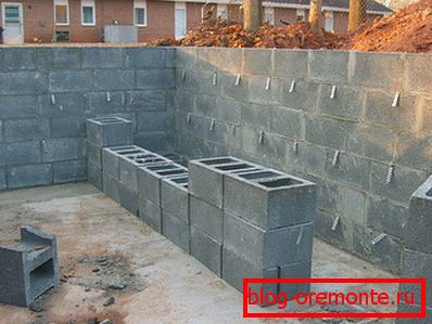 Immediately it is necessary to lay out not only the perimeter, but also partitions, which usually perform the functions of a kind of supports Immediately it is necessary to lay out not only the perimeter, but also partitions, which usually perform the functions of a kind of supports