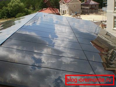 Roof with no visible frame
