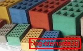The structure of colored concrete blocks looks much more interesting. The structure of colored concrete blocks looks much more interesting.