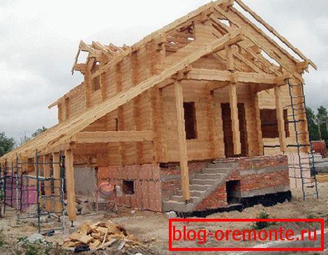 Construction of a wooden house