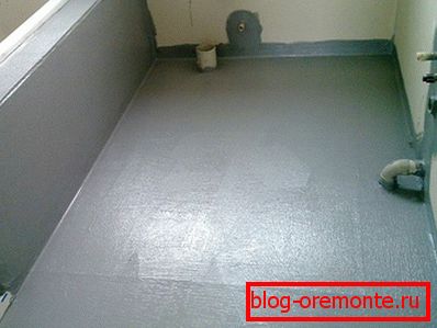 Screed and waterproofing