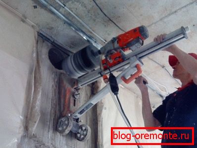 Drilling holes in reinforced concrete with a special tool Drilling holes in reinforced concrete with a special tool