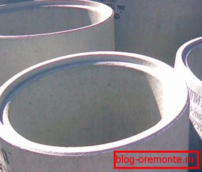 It looks like a flange lock on the end of the product. It looks like a flange lock on the end of the product.
