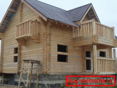 Such a house in conditions of harsh winters will still have to warm. Such a house in conditions of harsh winters will still have to warm.