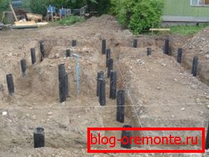 Reinforced concrete structures in the form of foundation piles