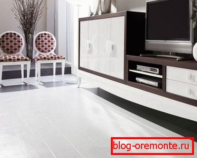 White laminate in the interior White laminate in the interior