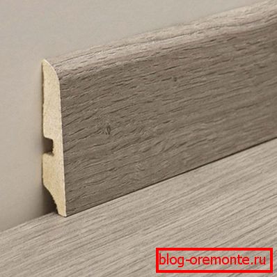 The color of the plinth under the laminate
