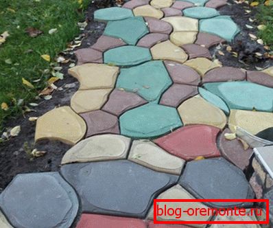 Colored tiles after several years of operation Colored tiles after several years of operation