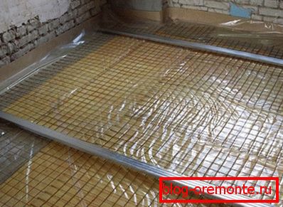 Laying reinforcing mesh