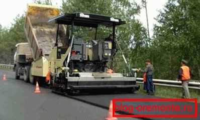 Laying asphalt pavement asphalt paver Laying asphalt pavement asphalt paver