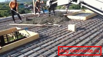 Laying concrete on the ceiling with reinforcement Laying concrete on the ceiling with reinforcement