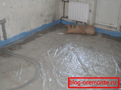 Laying waterproofing under the dry screed. Laying waterproofing under the dry screed.