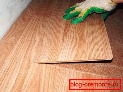 Laying laminate in a narrow hallway