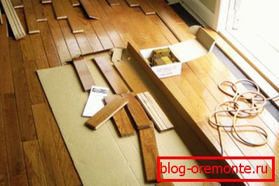Laying floorboards on concrete floors is a common finishing practice. Laying floorboards on concrete floors is a common finishing practice.