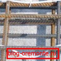 Laying hinges on the metal reinforcement cage. A photo Laying hinges on the metal reinforcement cage. A photo