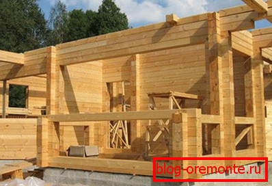 Laying walls of timber Laying walls of timber