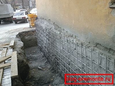 Strengthening the base of the cage of reinforcement and concrete. Strengthening the base of the cage of reinforcement and concrete.
