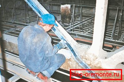 Hardening the concrete truss with a composite plate. Hardening the concrete truss with a composite plate.