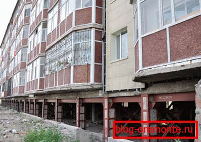 Strengthening the foundations with monolithic reinforced concrete clips allows to extend the life of buildings and structures. Strengthening the foundations with monolithic reinforced concrete clips allows to extend the life of buildings and structures.