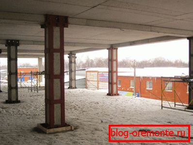 Strengthening of reinforced concrete columns with steel holders increases their bearing capacity. Strengthening of reinforced concrete columns with steel holders increases their bearing capacity.