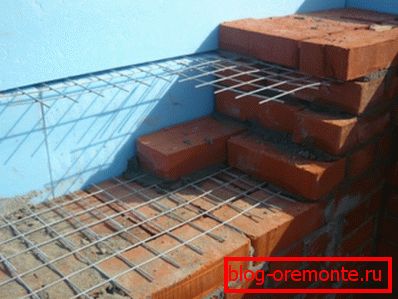 Masonry reinforcement using a special mesh Masonry reinforcement using a special mesh