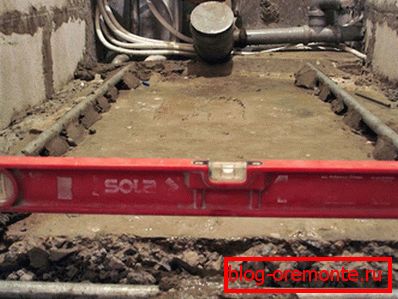 Installation of lighthouses under the screed in the toilet
