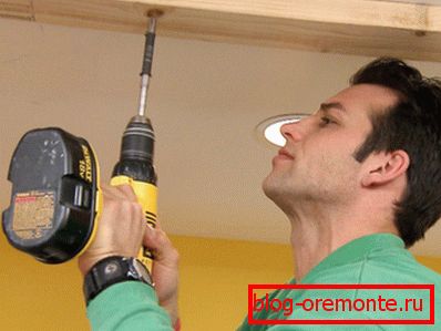 Installation of timber on the ceiling