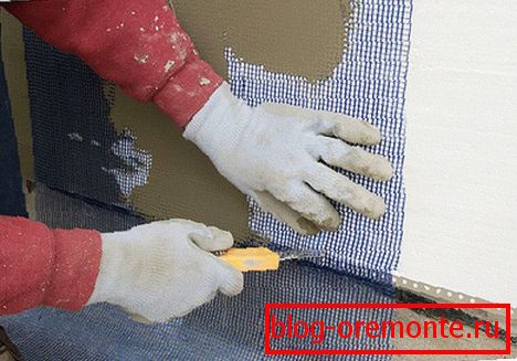Installation of facade reinforcing mesh