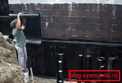 Installation of waterproofing on the foundation and plinth Installation of waterproofing on the foundation and plinth