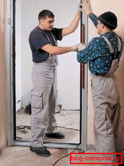 Install the box in the opening installation of steel entrance doors