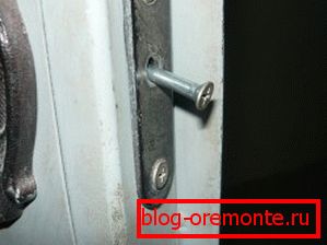 Grub screw fixation locks for the front door