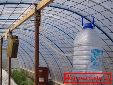 We connect capacities by means of a flexible hose