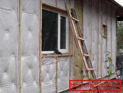 Insulation should not go beyond the level of the guides, so that it does not come into contact with the skin Insulation should not go beyond the level of the guides, so that it does not come into contact with the skin