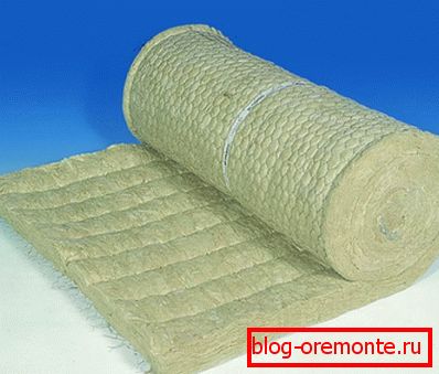 Mineral wool insulation for entrance doors