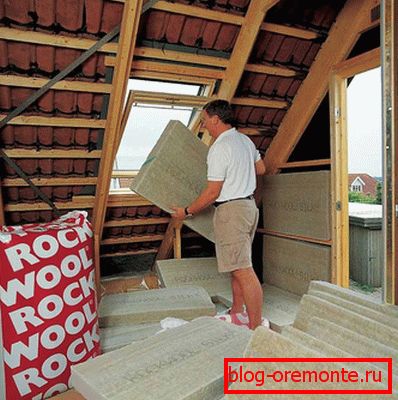 Insulating material in mats