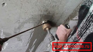 Humidifying the hole while drilling greatly facilitates the process. Humidifying the hole while drilling greatly facilitates the process.