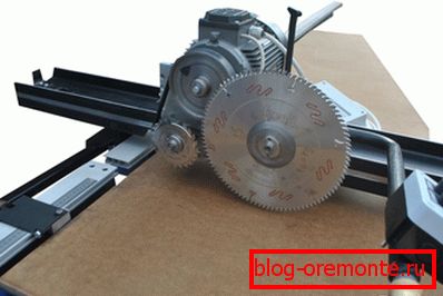 Knot from two saw disks Knot from two saw disks